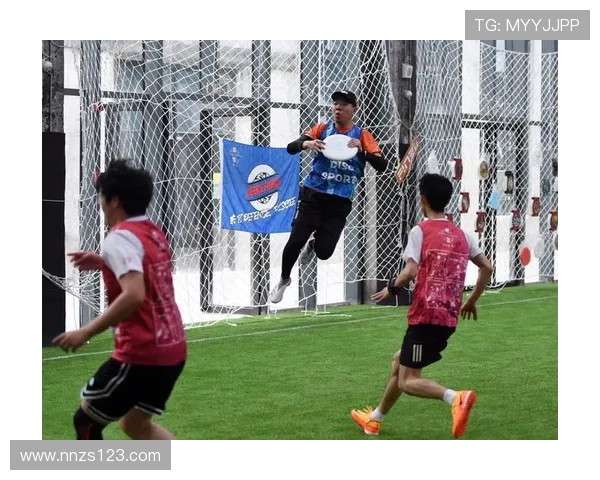 广州飞盘队在攀岩联赛中以54分稳居积分榜首位